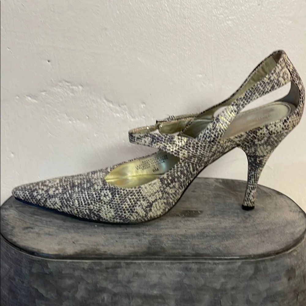 #0177 Nine West Cream &  Gray Snakeskin Heels w/ Open Side & Mary Jane Strap-6 - Picture 4 of 12